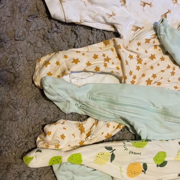 4 Piece Neutral Sleeper Set - Picture 7 of 8